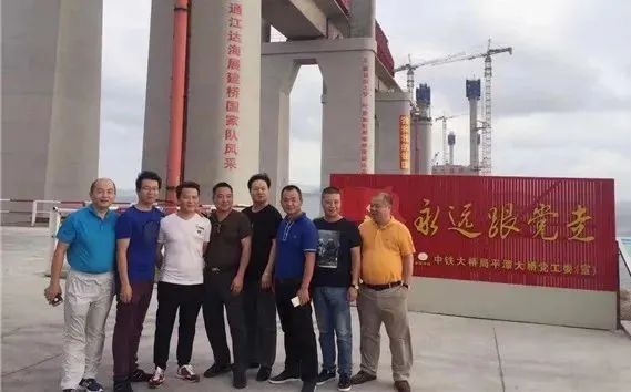 ȫ���Ƚ���������һ��λ�ϰ�����