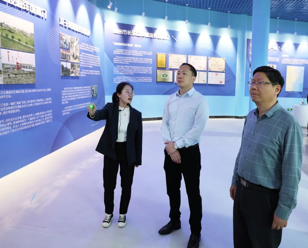 区领导调研特色产业发展情况