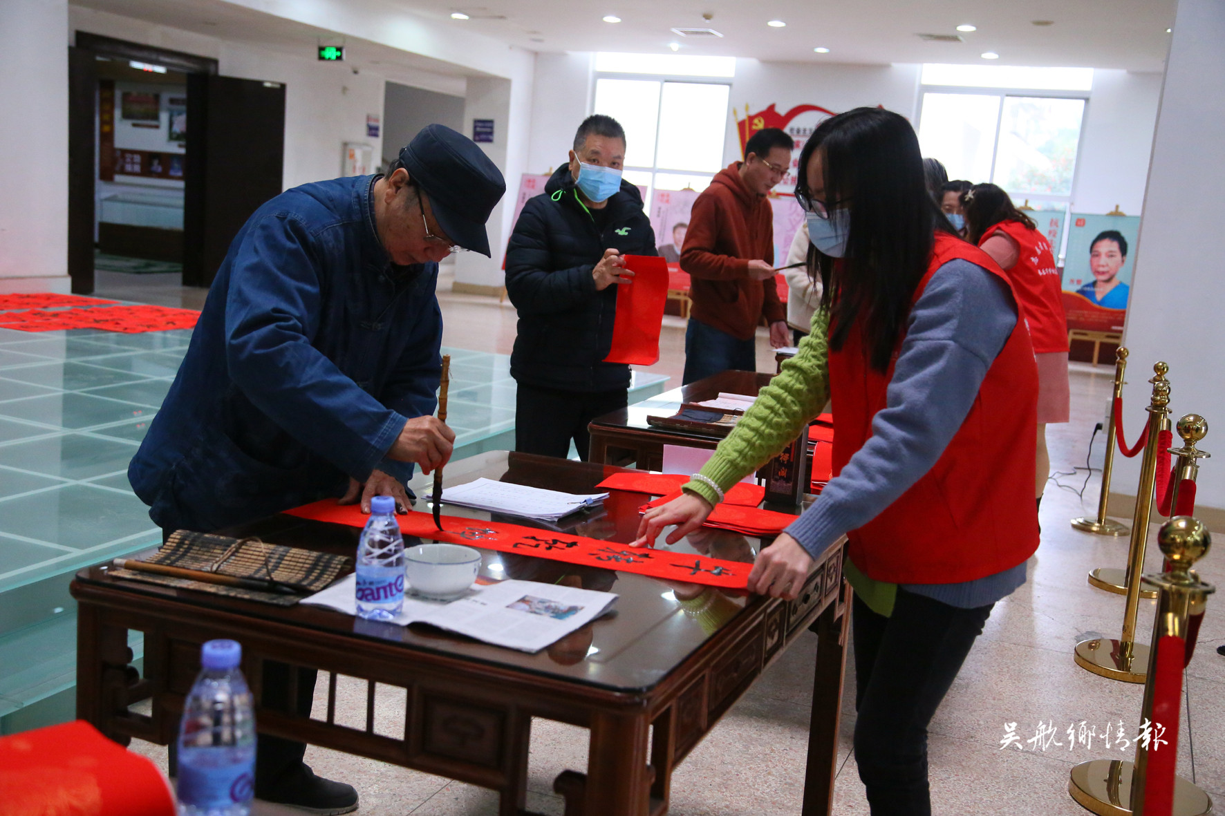 迎新纳福写春联 翰墨飘香享年味- 民风民俗-走进长乐-福州市长乐区人民政府
