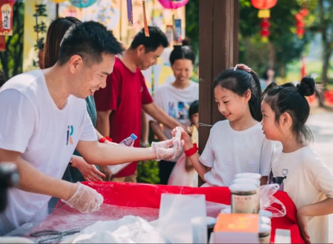 “乡”约罗联　尽享“村游”好时光