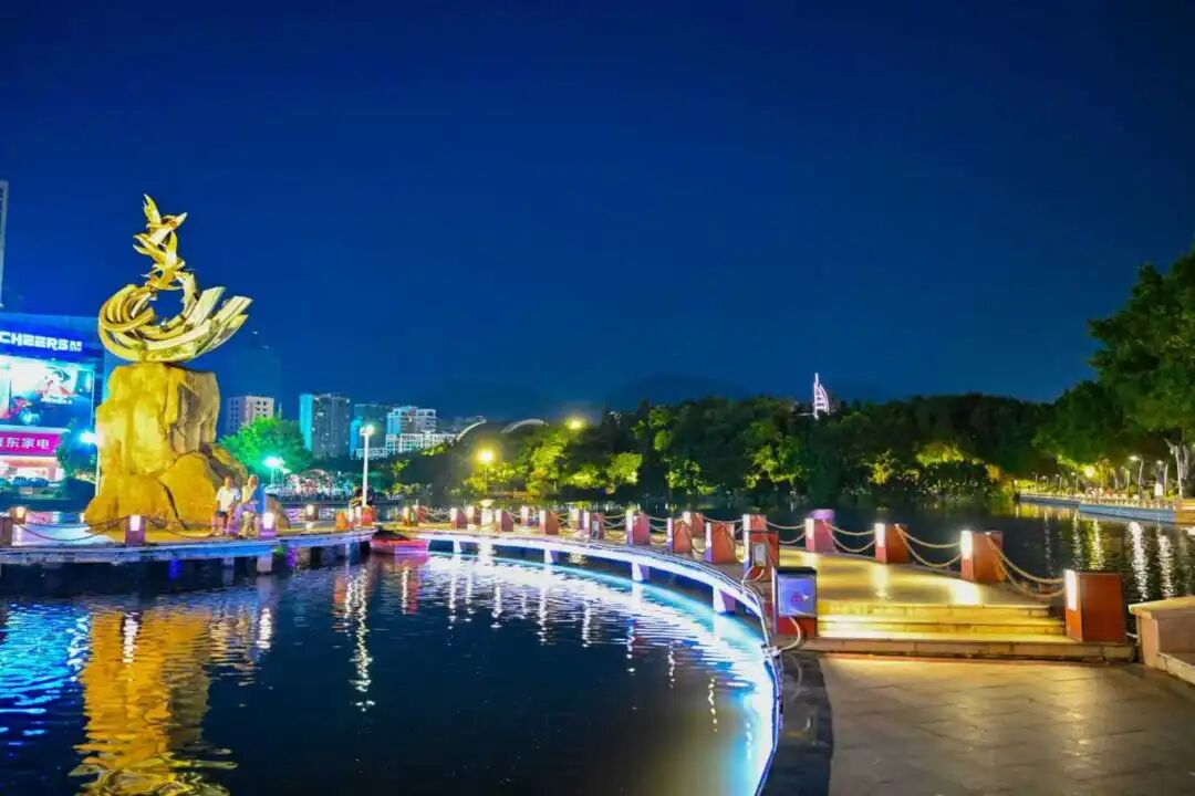 国庆必看!长山湖夜色升级 国庆必看!长山湖夜色升级