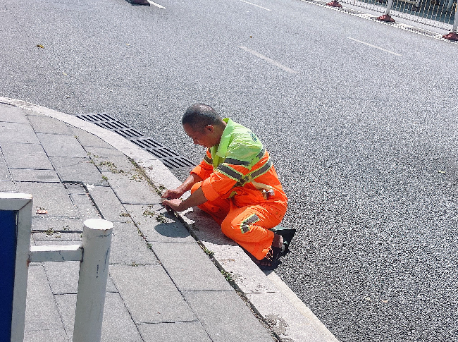 烟头不落地，城市更美丽！