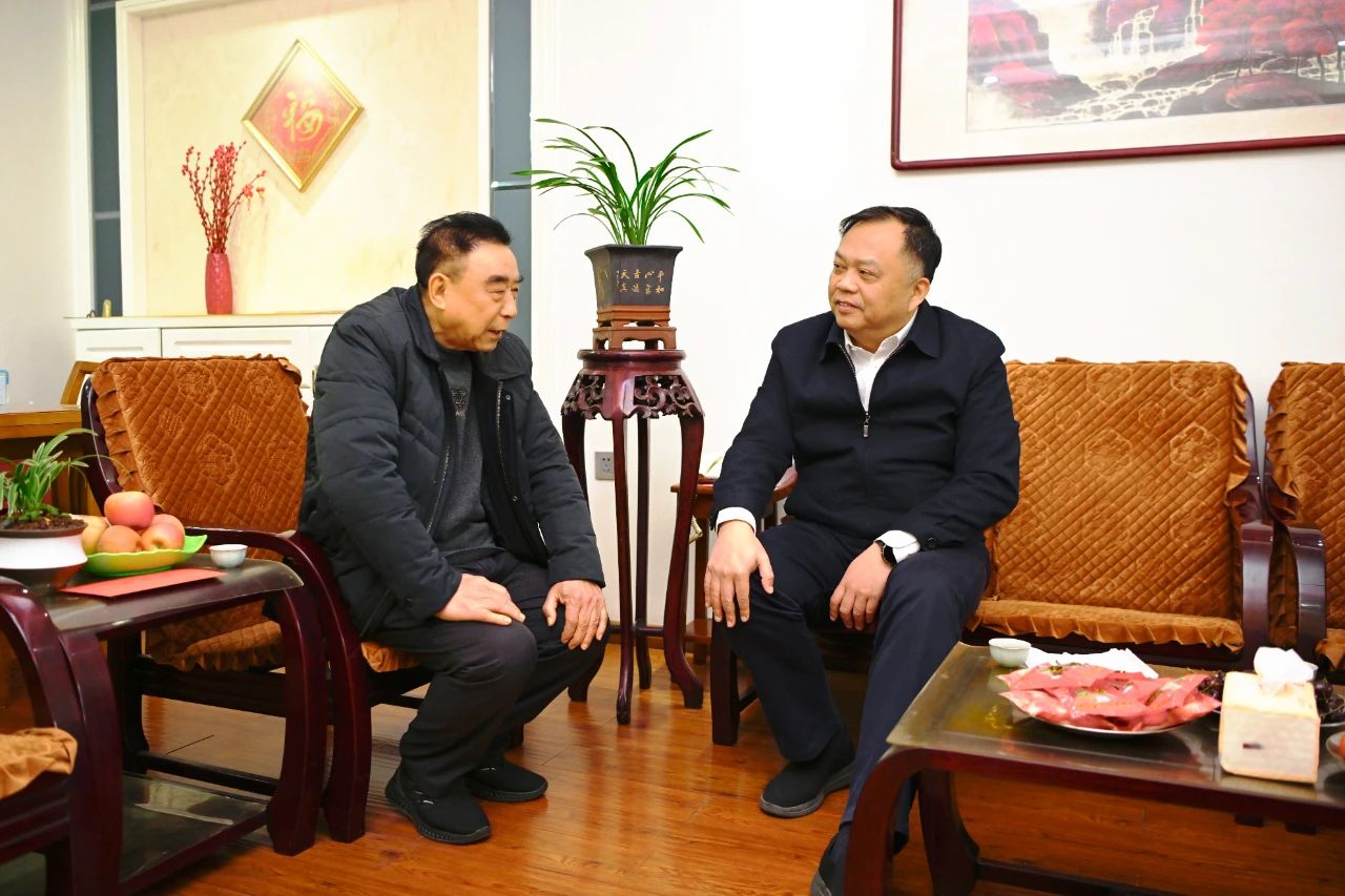 区领导走访慰问离退休老干部 区领导走访慰问离退休老干部