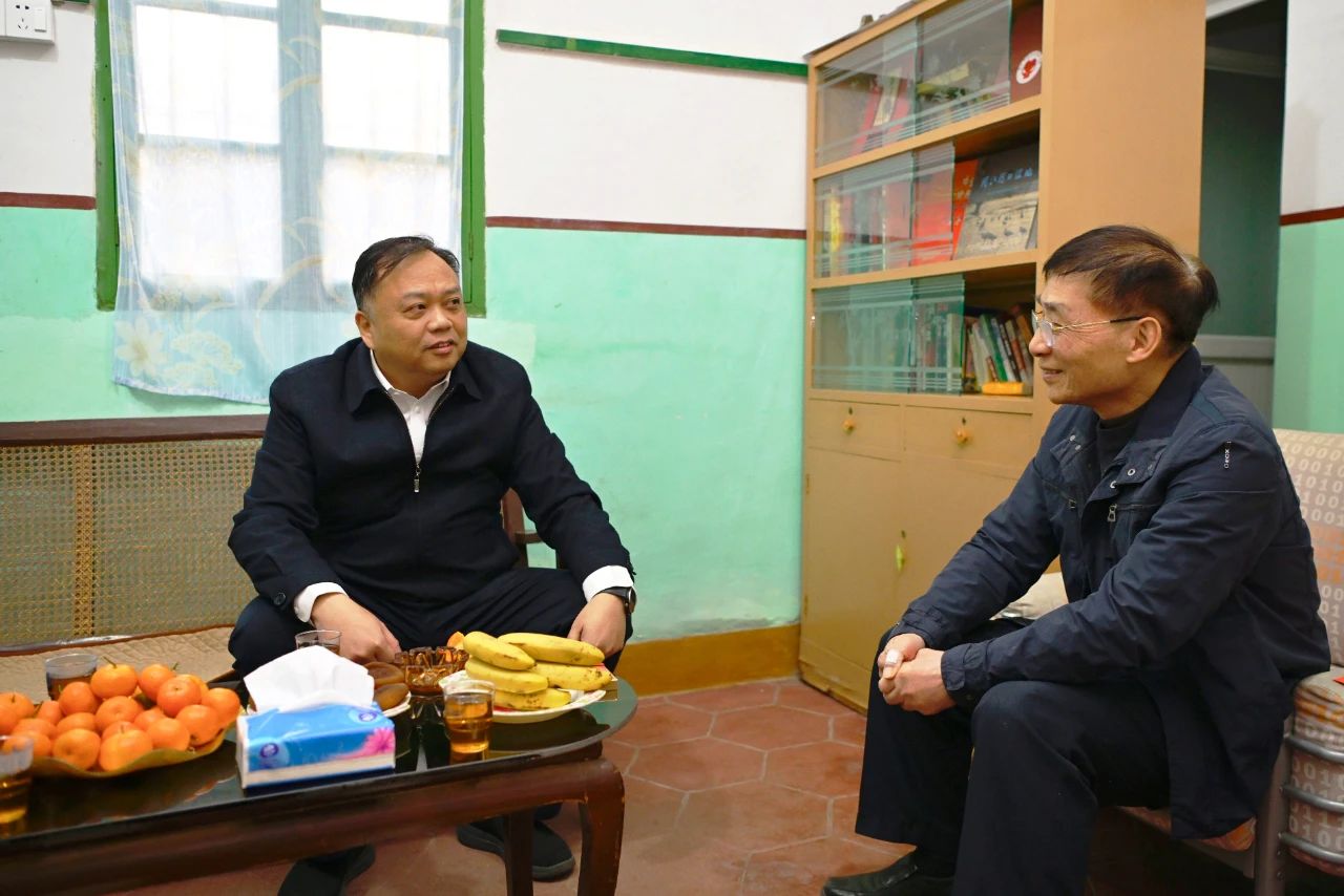 区领导走访慰问离退休老干部 区领导走访慰问离退休老干部