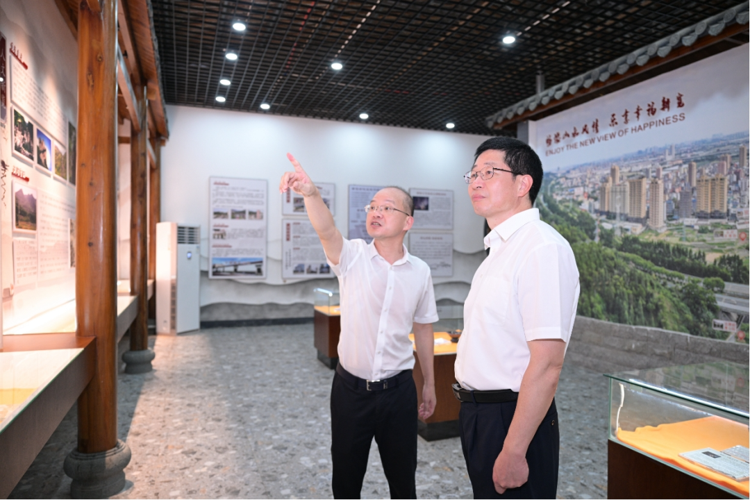 兰文调研鹤上镇