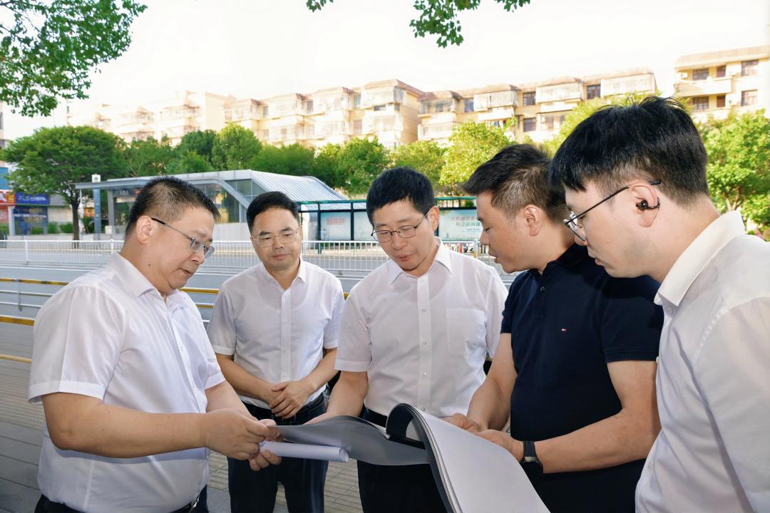 兰文胡旭彬赴吴航街道调研