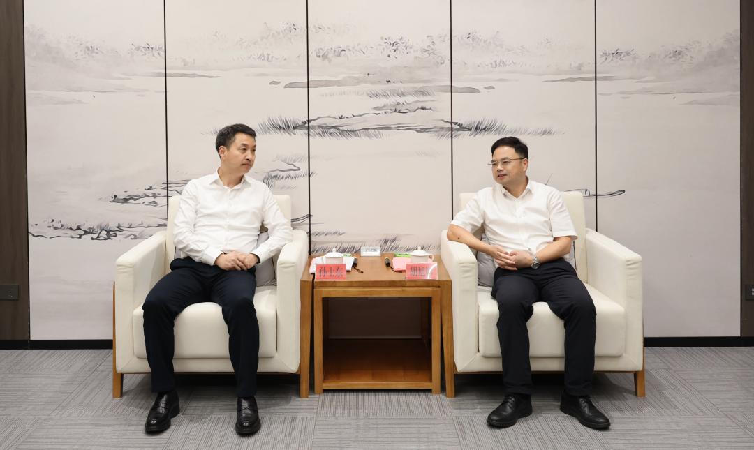 胡旭彬会见中建八局有限公司总经理孙士东一行 胡旭彬会见中建八局有限公司总经理孙士东一行