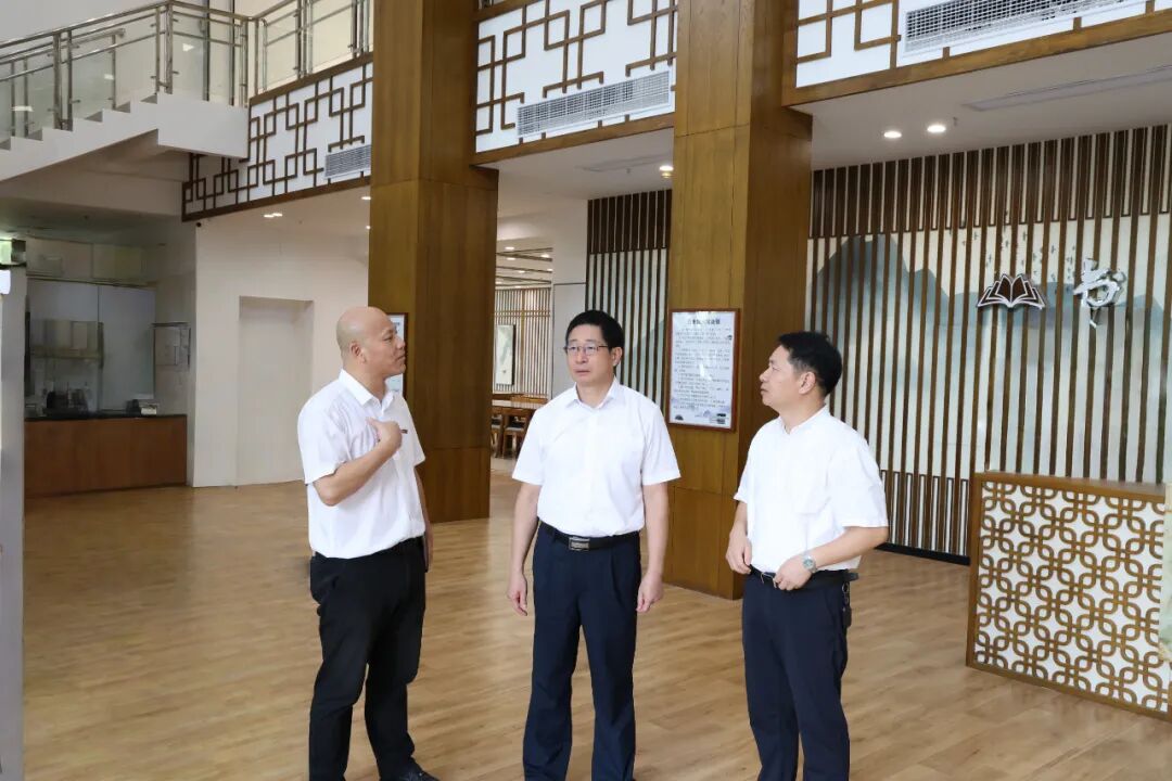 兰文调研教育工作并开展教师节慰问活动