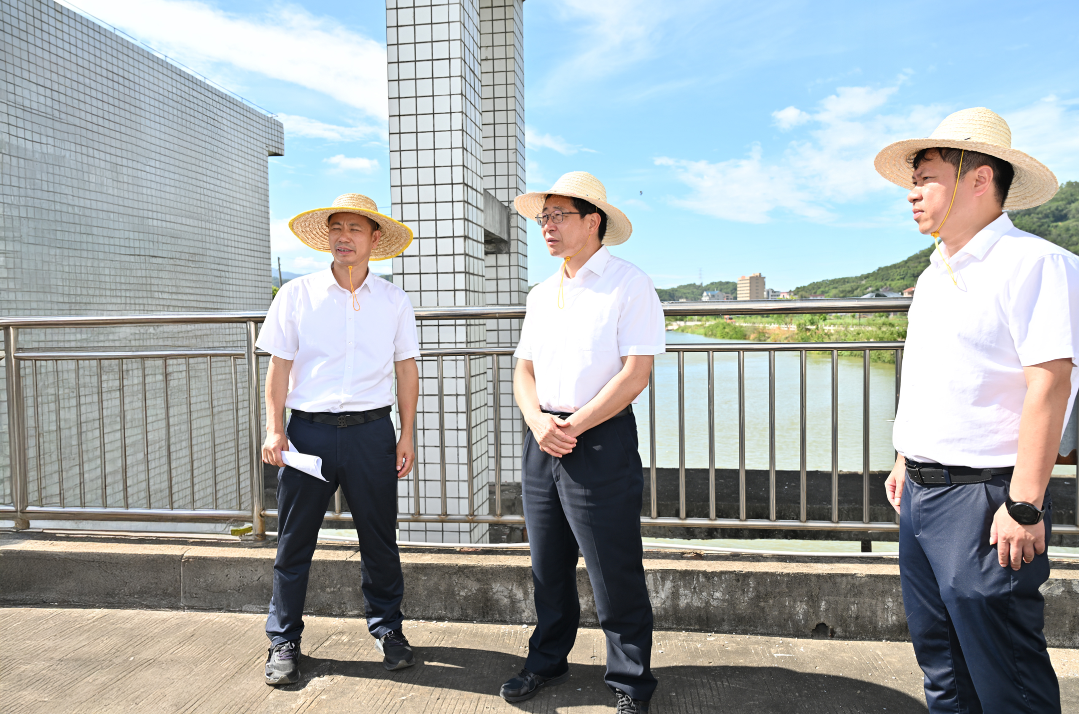 兰文督导检查生态环保、安全生产工作暨开展“护河爱水 清洁家园”活动 兰文督导检查生态环保、安全生产工作暨开展“护河爱水 清洁家园”活动