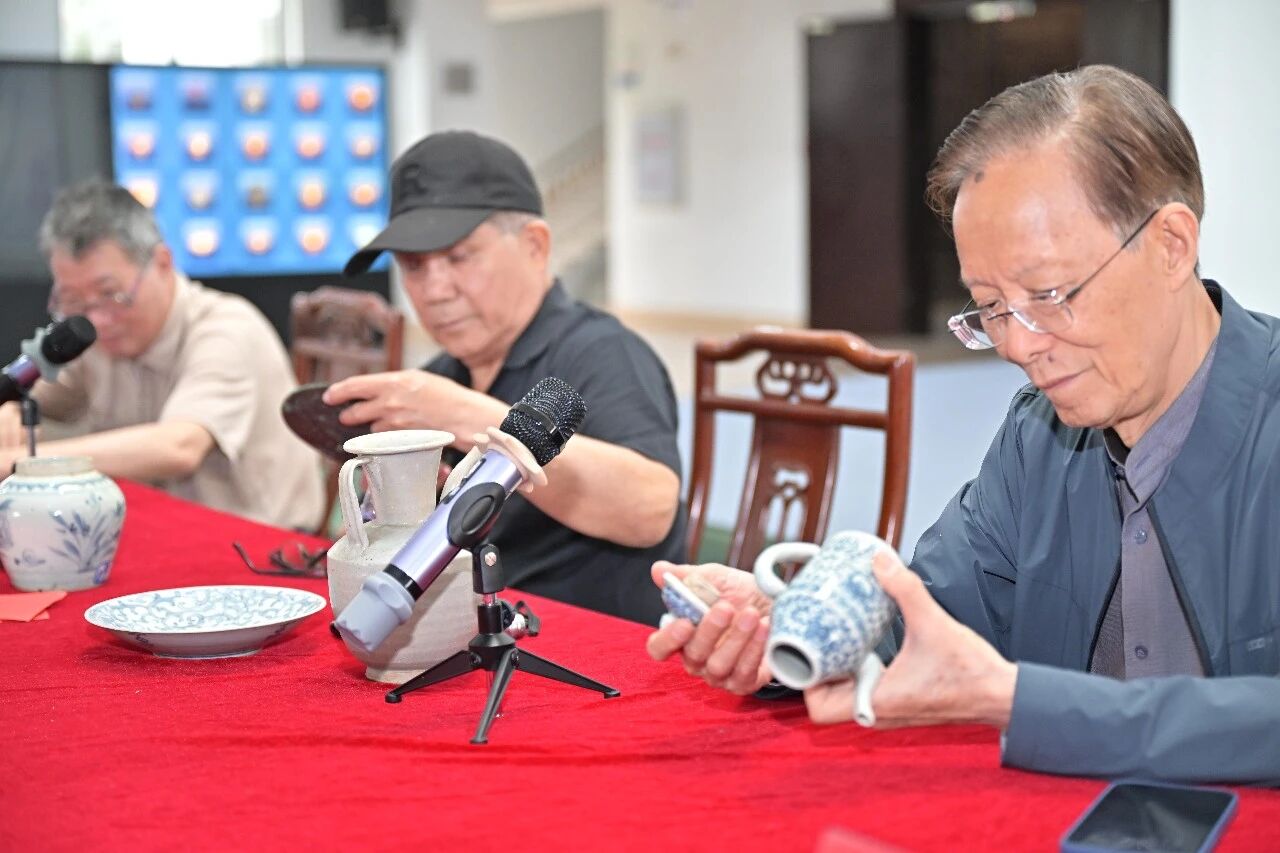藏品扎堆!市民组团来博物馆免费鉴宝! 藏品扎堆!市民组团来博物馆免费鉴宝!