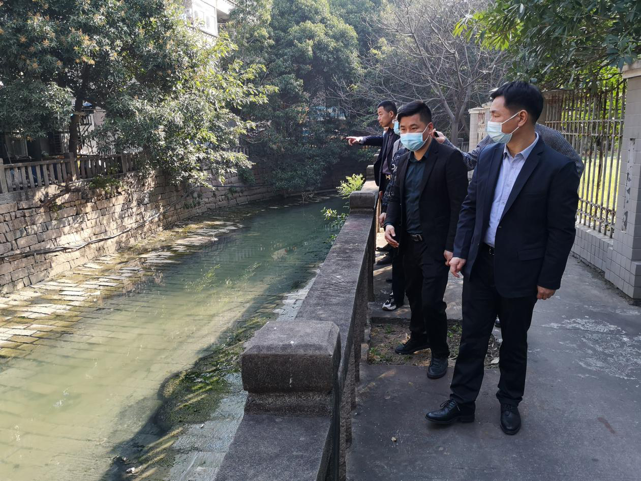 吴航街道开展河长日巡河活动