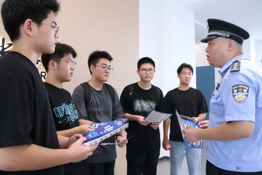 他们走进学校、社区，只为了做这件事……