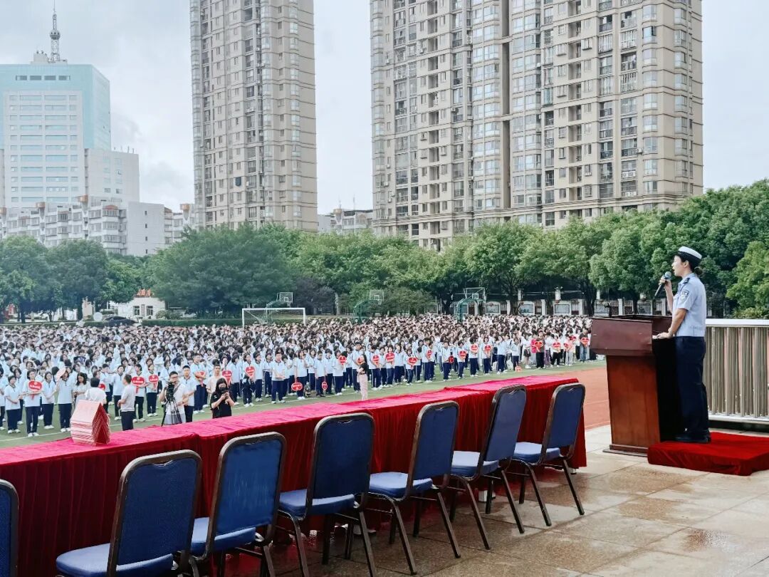 长乐交警：上好安全“第一课”  站好暖心“护学岗”