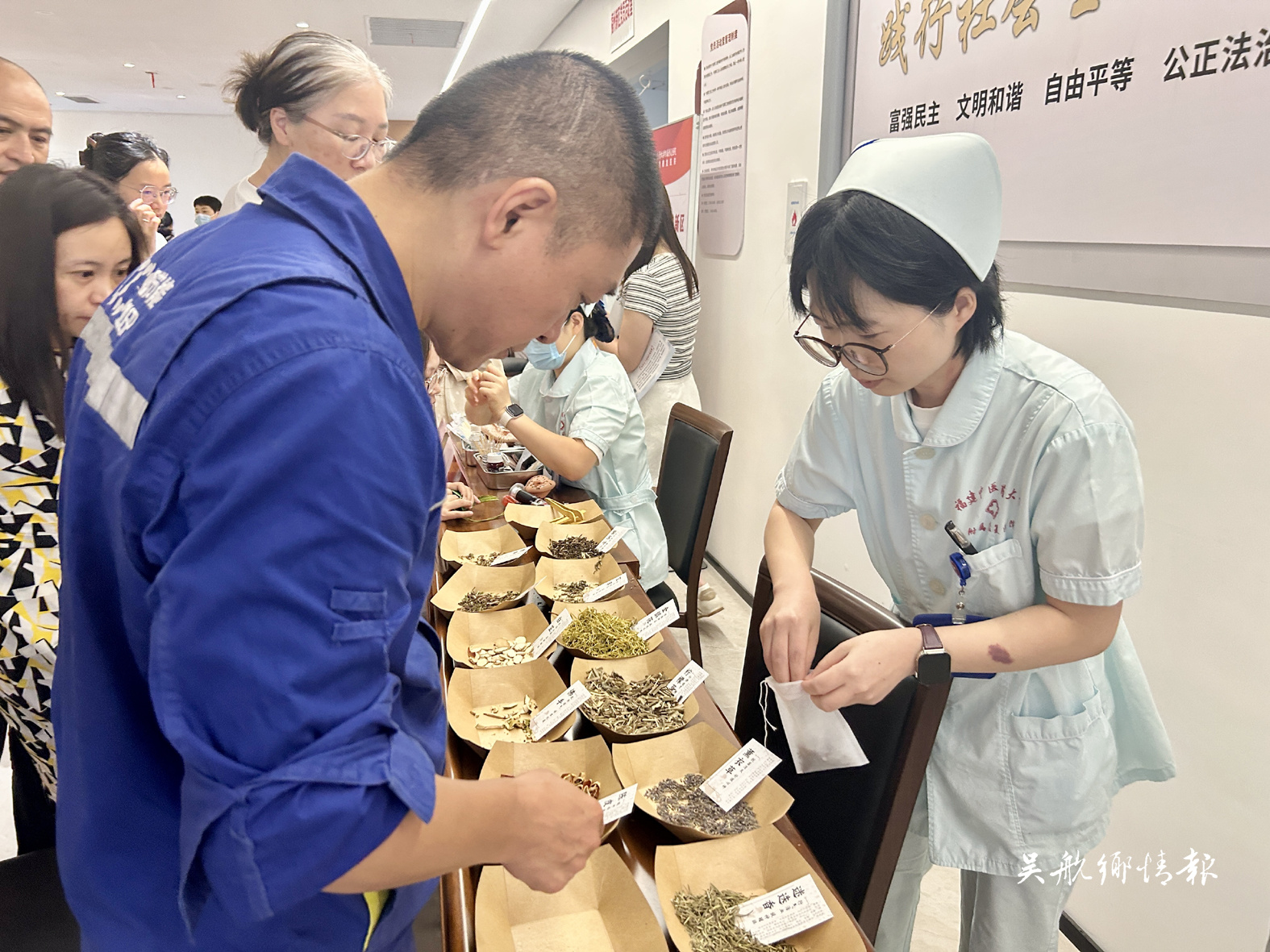 “党建惠民 守护新区”义诊活动举办 “党建惠民 守护新区”义诊活动举办