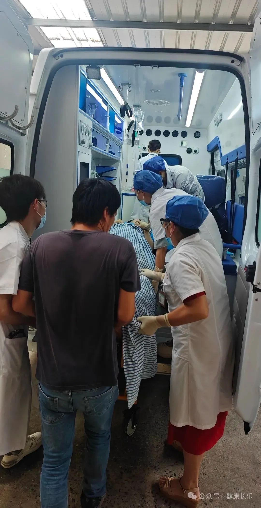 高危孕妇救护车里生娃，福州新区（长乐区）上演生命竞速！